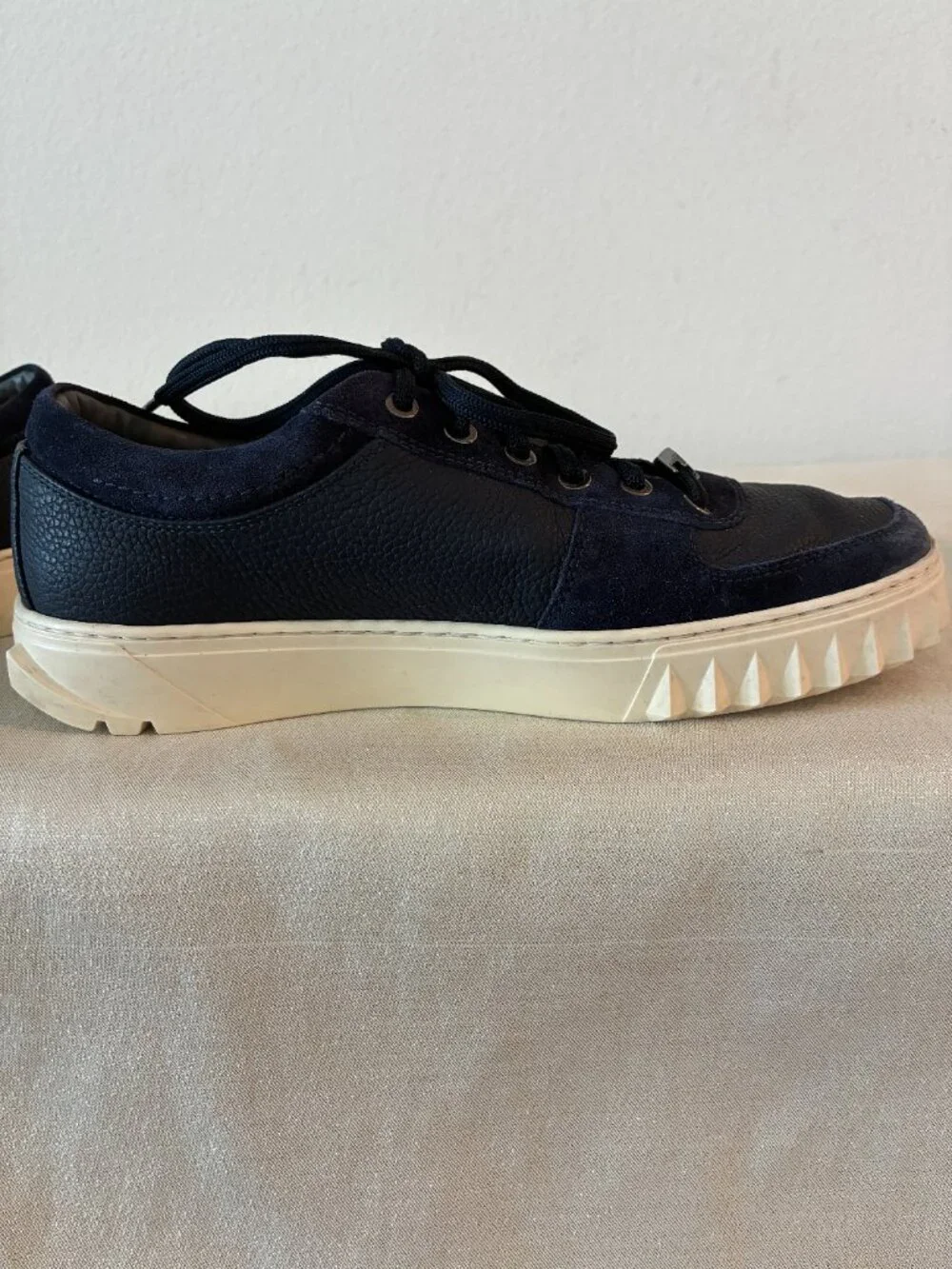 Salvatore Ferragamo Mens Navy Blue Scuby Leather &  Suede Laced Sneakers-6M